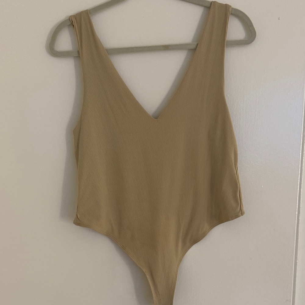 House of Harlow 1960 Beige V-Neck Bodysuit (XL)